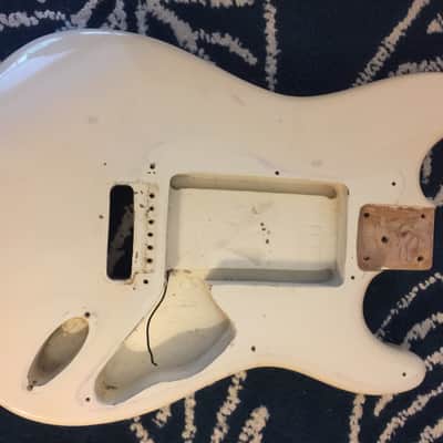 Squier Stratocaster Body Naturaly Aged / Reliced 1996 Olympic White w/Parts image 2