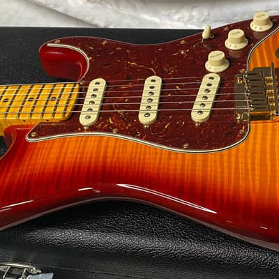 NEW! Fender Limited Edition Custom Deluxe AAA Flame Stratocaster - Hand Wound Pick-Ups - Gold Hardware - Aged Cherry Sunburst - 7.6lbs - Authorized Dealer - G07114 - WOW! image 10