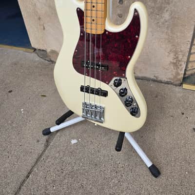 Fender Player Plus Jazz Bass with Maple Fretboard 2021 - Present - Olympic Pearl image 4