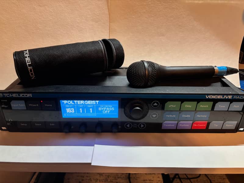 TC Helicon Voicelive Rack with MP-75 Microphone image 1