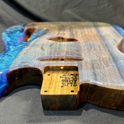 MH Customs “Tidebreaker” – Ambrosia Maple & Blue-Green Color Shift Resin T-Style Body 2026 - Nitrocellulose Gloss image 11