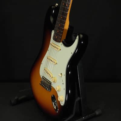 Fender American Vintage 2 1961 Stratocaster 2024 - 3-Tone SUnburst image 3
