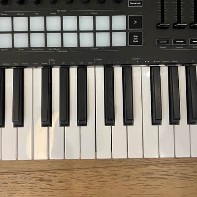 Novation Launchkey 49 MKIII MIDI Keyboard Controller 2020 - Present - Black image 3
