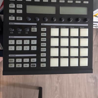 Native Instruments Maschine 2000s - Black image 1