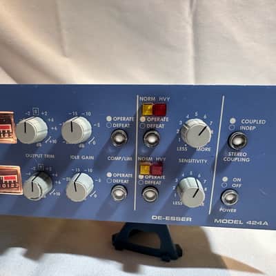 Orban Model 424A Stereo Gated Compressor / Limiter with De-Esser 1980s - Blue image 2