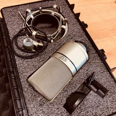 MXL 990 Condenser Microphone w/Shockmount, Clip & Case image 3