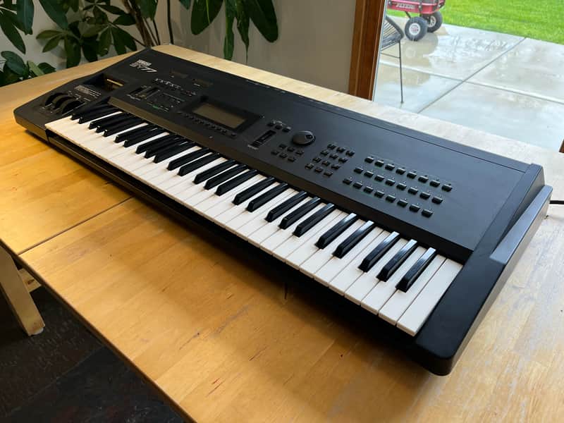 Yamaha SY77 Synth image 1