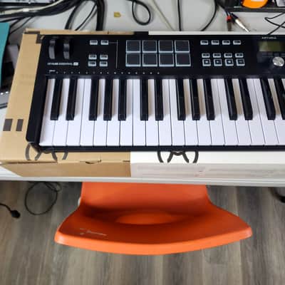 Arturia KeyLab Essential 61 MkIII MIDI Controller 2023 - Present - Black image 5