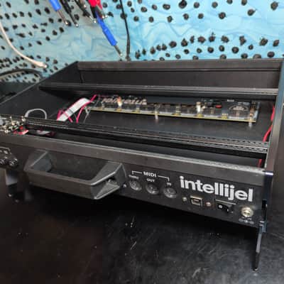 Intellijel 7U 84HP Stealth Black Powered Eurorack Synth Performance Case - Black image 14