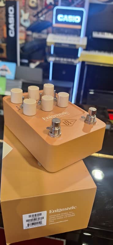 Universal Audio Enigmatic '82 Overdrive Special Amp 2024 - Present - Gold imagen 1