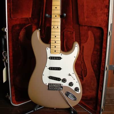 Fender International Series Stratocaster Sahara Taupe 1981 Vintage Guitar Pre-Owned image 2