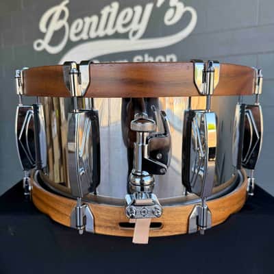 Dunnett Classic SS Polished Stainless Steel 7x14 Snare Drum with Deko Lugs, Acacia MetalWood Hoops & Case image 5