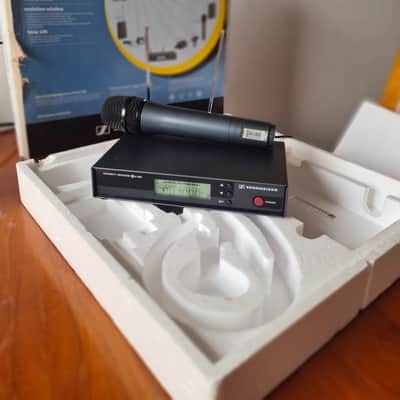 Sennheiser 🎤 Sennheiser Diversity Receiver EM 100 + Sennheiser SKM100 Handheld Transmitter – 786–822 MHz image 3