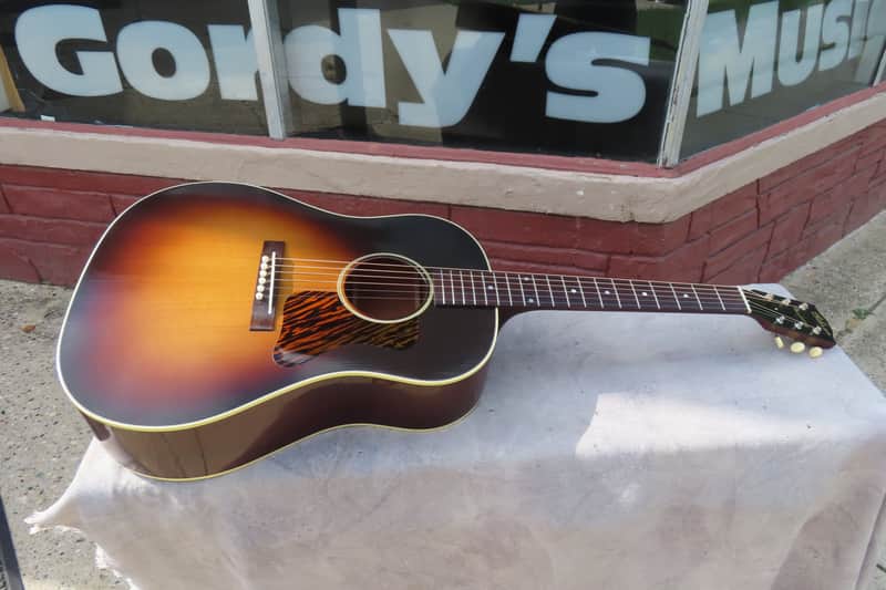 GIBSON J-35 ACOUSTIC CUSTOM SHOP 1936 REISSUE near MINT! image 1