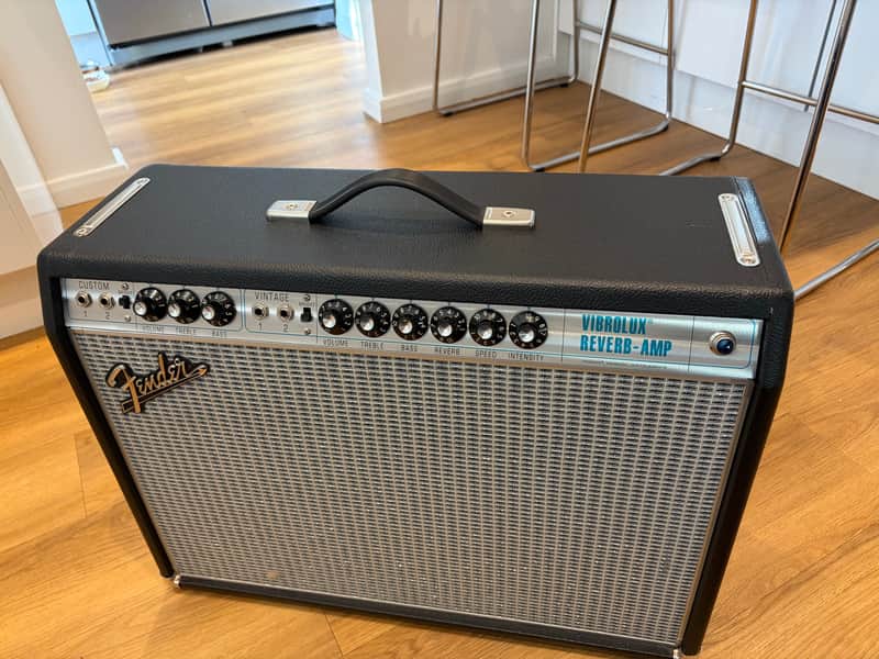 Fender ’68 Custom Vibrolux Reverb 2x10 Valve Combo – Celestion Speakers + Footswitch & Cover Bild 1