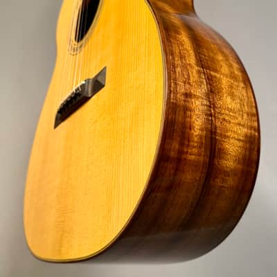 Martin Custom Shop 14-Fret 00 'Deep Body' Adirondack & Koa image 13