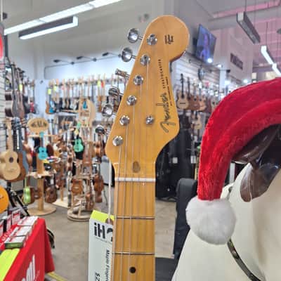 Fender 70th Anniversary American Vintage II '54 Stratocaster 2024 - 2-Color Sunburst image 3