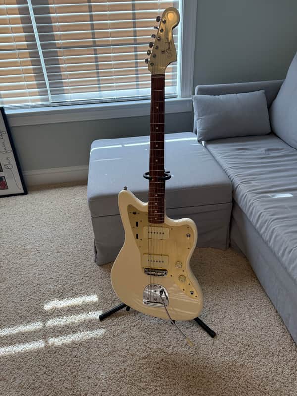 Fender Vintera '60s Jazzmaster with Pau Ferro Fretboard 2019 - 2023 - Olympic White