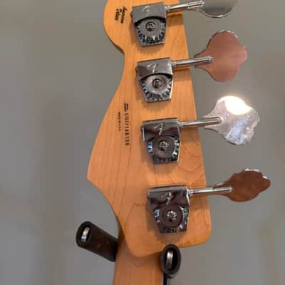 Fender American Deluxe Jazz Bass with Rosewood Fretboard 2010 - 2016 - 3-Color Sunburst image 5