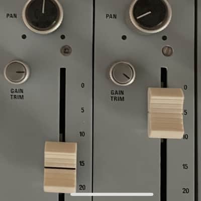 Neve Phillipian 1978 - Blue image 3