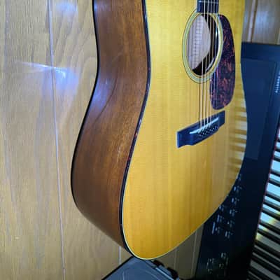 Martin D-18V 2004 - Natural image 2