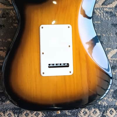 Fender 50th Anniversary American Deluxe Stratocaster 2004 - Sunburst image 15