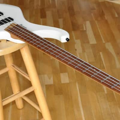 IBANEZ EHB1000 PWM Pearl White Matte / 4-String / EHB Ergonomic Headless Bass Series / EHB1000 PWM / I231008588 image 3