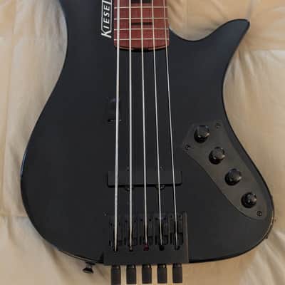 Steinberger Synapse XS—15FPA 5-String Headless Electric Bass w