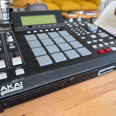 Akai MPC2500 Music Production Center 2005 - 2013 - Black image 12