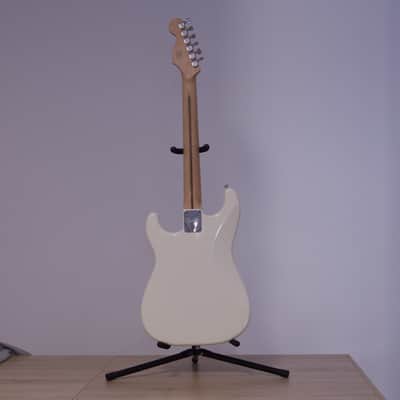 Squier Bullet Stratocaster HSS HT 2021 - Arctic White image 5