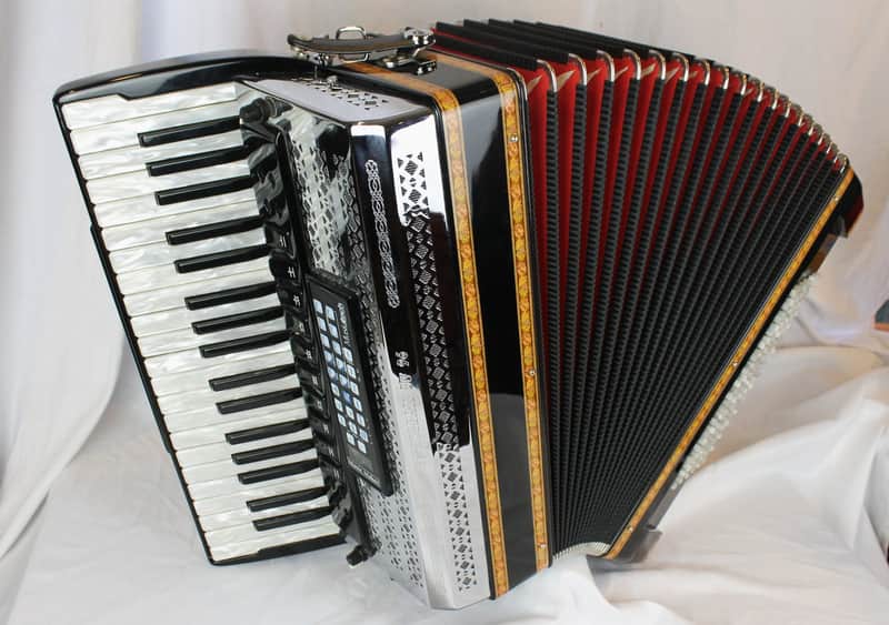 7808 - Alpine Forest Beltuna Tyrolean IV Helikon Piano Accordion