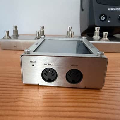 Luminite Graviton M1 with F10W footswitch 2025 - Chrome image 4