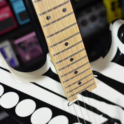 EVH Striped Series "Circles/See Ya" 2010 - 2024 - Gloss Black/White image 9