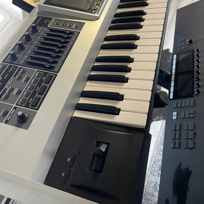 Roland Fantom-G6 61-Key Workstation Keyboard 2008 - 2012 - Silver image 3
