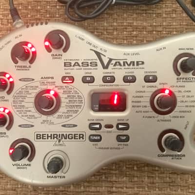 Behringer Bass V-Amp + Bag + Footswitch Amp Simulator image 3