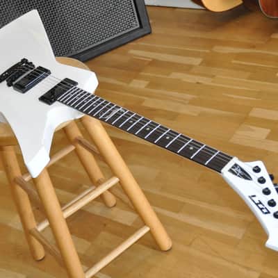 ESP LTD Snakebyte SW Snow White / James Hetfield (Metallica) Signature / Made in Korea / Explorer Type / W26030094 image 3