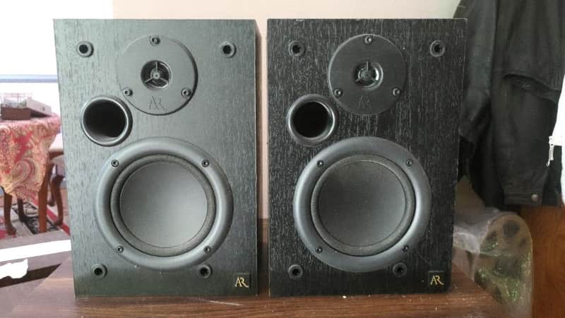 Acoustic Research 215PS bookshelf speakers in very good condition image 1