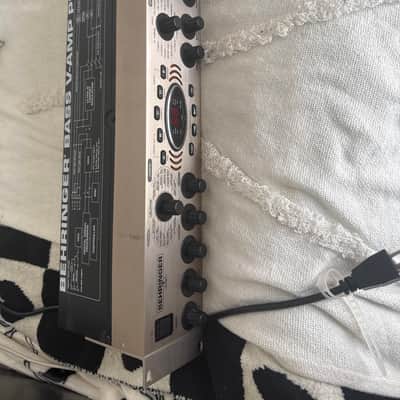 Behringer Bass V-AMP Pro Rackmount Amp Modeler and Multi-Effect 2010s - Silver image 4