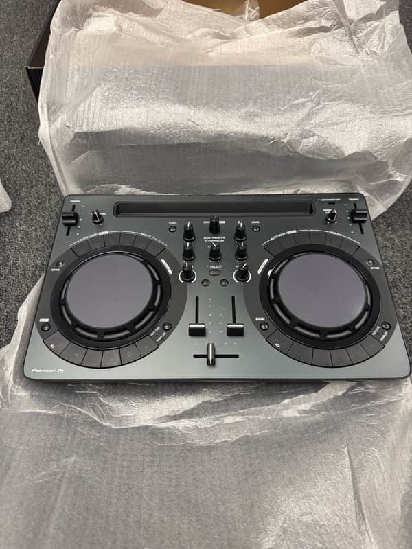 Pioneer DDJ-WeGO4 Compact DJ Controller with iOS Support