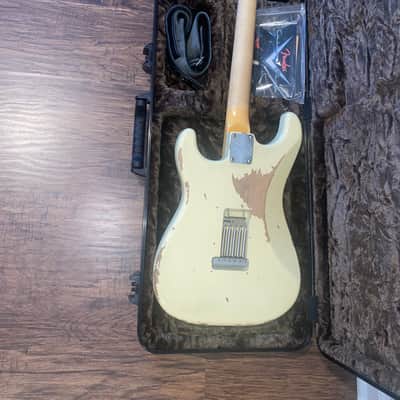 Fender Stratocaster custom shop 1967 reissue heavy relic vintage aged white image 11