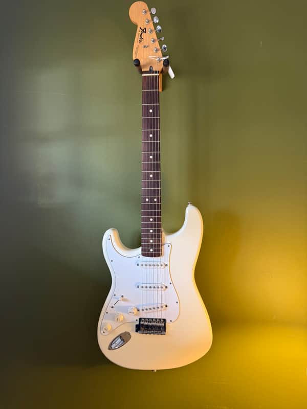 Fender Standard Stratocaster Left-Handed with Vintage Tremolo, Rosewood Fretboard 1989 - 1995 - Arctic White