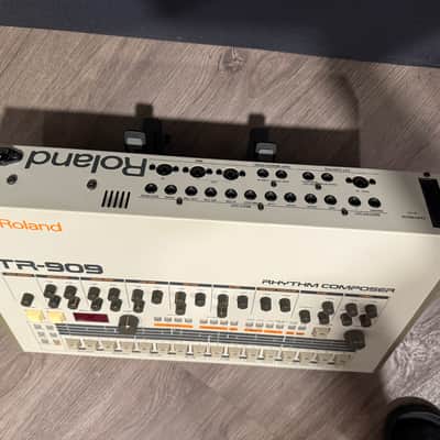Roland TR-909 Rhythm Composer image 2