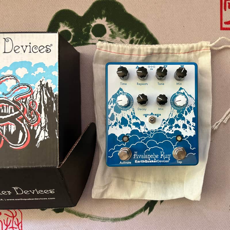 EarthQuaker Devices Avalanche Run Stereo Reverb & Delay with Tap Tempo V2