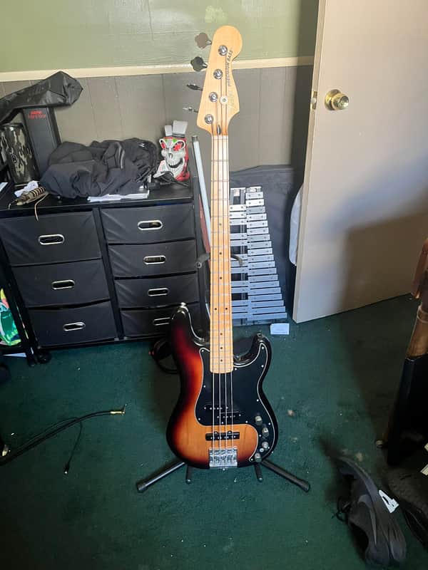 Fender Deluxe Active Precision Bass Special