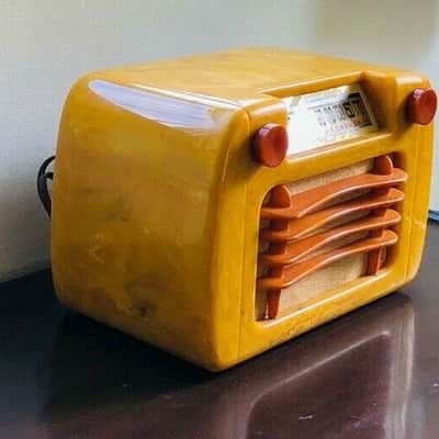 Vintage Sentinel Model 284 Radio - Catalin, 1940s, Sand, Wavy Grill, Art Deco image 4