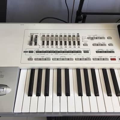 Korg Pa2X Pro 76-Key Professional Arranger Keyboard Used image 2