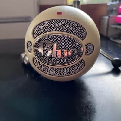 Blue Snowball Multi-Pattern USB Condenser Mic 2010s - Textured White Podcast image 1