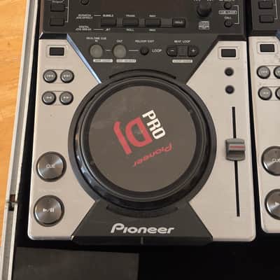 Pioneer CDJ 400’s with mixer & hard case image 3