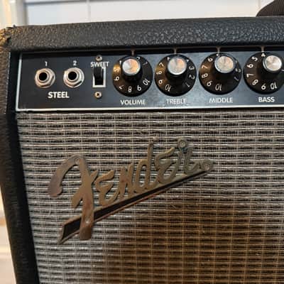 Fender "Custom" Vibrasonic 100-Watt 1x15" Guitar Combo 1995 - 1996 - Black image 2