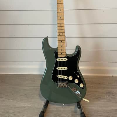 Fender Stratocaster 2015-2017 - Olive image 4